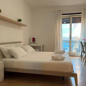 Zimmer mit Kingsize-Bett